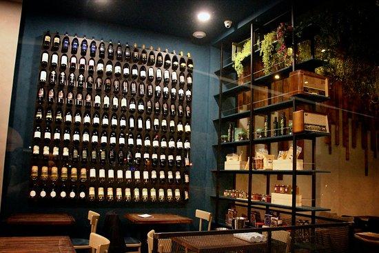 Vittoria Cafe & Bistrot